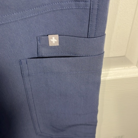 BNWT Figs Cairo scrub pants - Picture 6 of 12